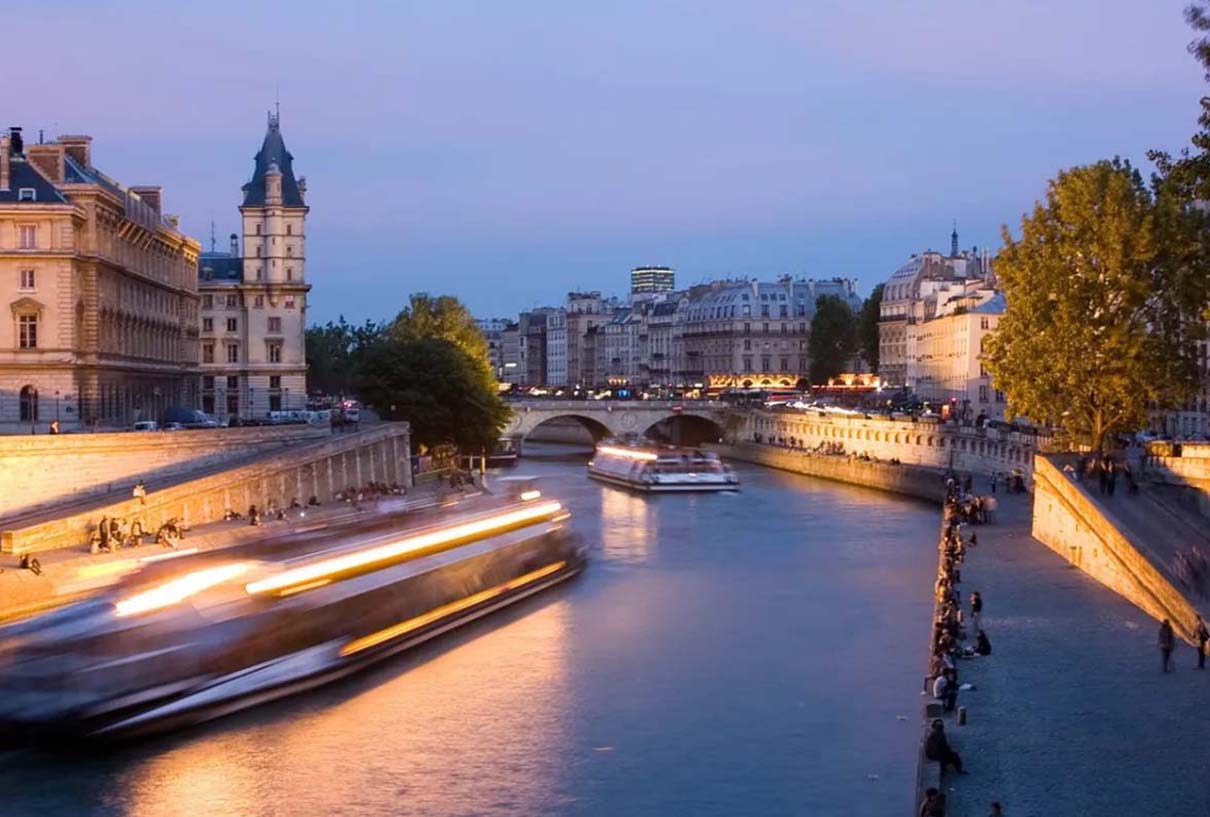 A Luxurious Journey in Paris: Exploring Seine River’s Boutique Hotels and Fashion Boutiques